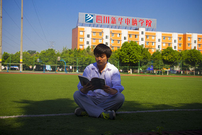 一個(gè)熱愛詩(shī)歌的互聯(lián)網(wǎng)男孩