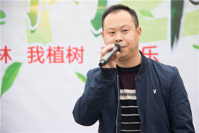 植樹節，四川新華師生在行動！