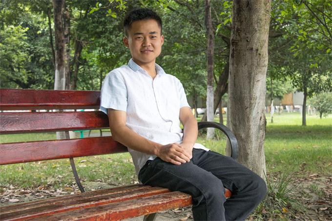 放棄高薪的工作，只為來新華學習軟件