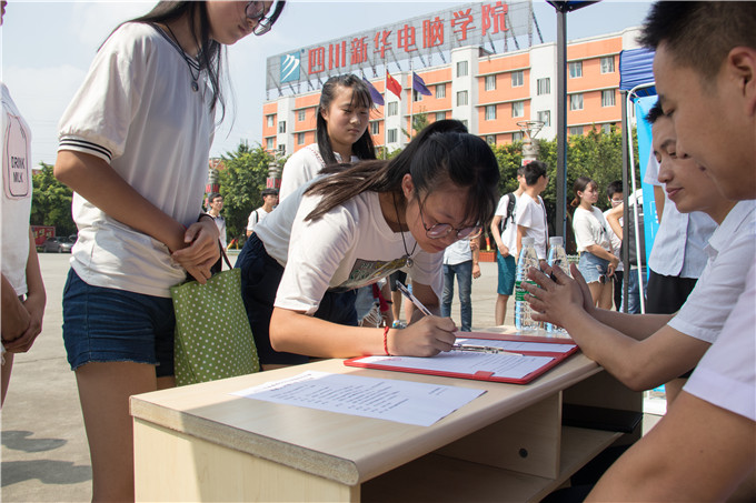校企合作，玩轉(zhuǎn)新華學(xué)子職場未來