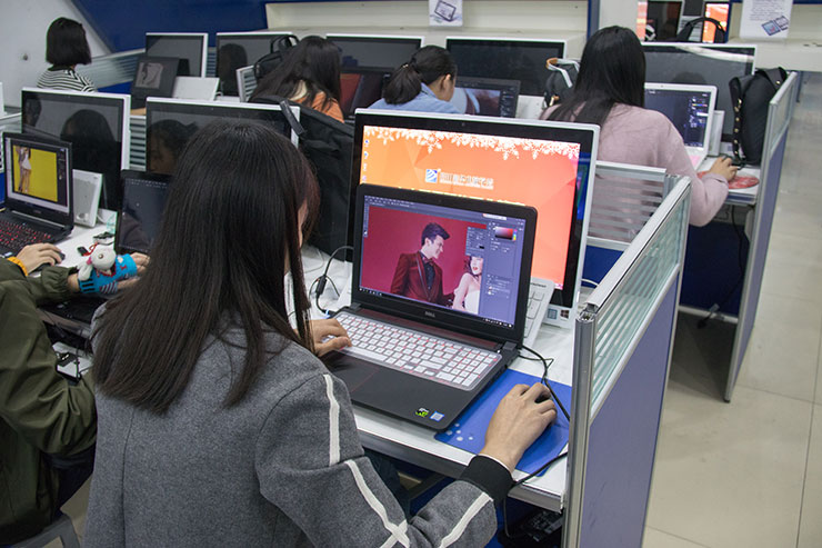 天氣涼，四川新華技能大賽火熱舉辦，學(xué)子露鋒芒