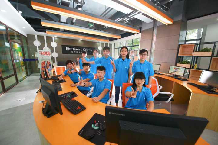 百度Moments營(yíng)銷(xiāo)盛典揭秘，新華教育集團(tuán)榮登品牌數(shù)字資產(chǎn)榜首