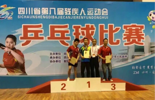 長風破浪會有時，直掛云帆濟滄海