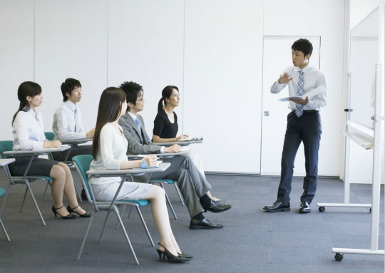 四川新華電腦學院：初入職場，被人打壓怎么辦？