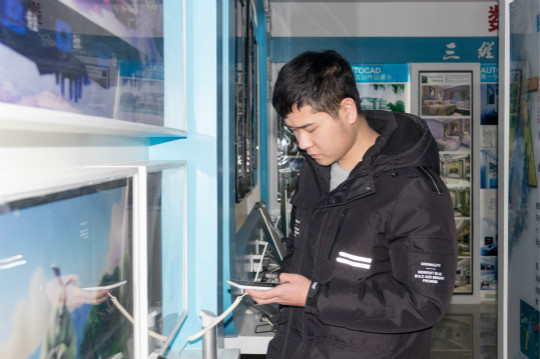 春風(fēng)再美也比不上當初想要回到校園的驕傲