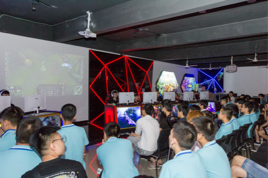 四川新華電競(jìng)專業(yè)正式開館 英雄聯(lián)盟聯(lián)誼賽奏響最強(qiáng)音