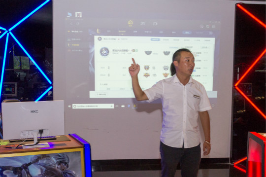 四川新華電競(jìng)專業(yè)正式開館 英雄聯(lián)盟聯(lián)誼賽奏響最強(qiáng)音