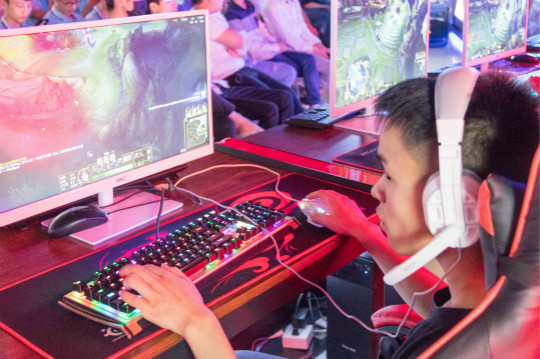四川新華電競(jìng)專業(yè)正式開館 英雄聯(lián)盟聯(lián)誼賽奏響最強(qiáng)音
