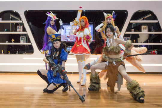 四川新華電競(jìng)專業(yè)正式開館 英雄聯(lián)盟聯(lián)誼賽奏響最強(qiáng)音