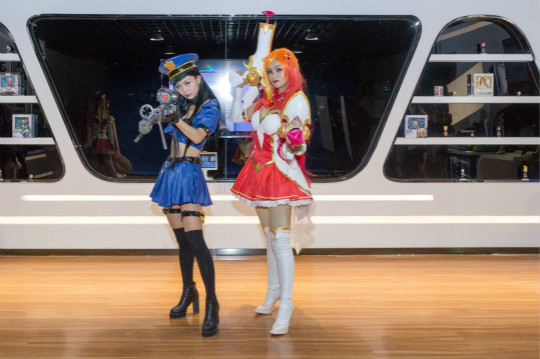 四川新華電競(jìng)專業(yè)正式開館 英雄聯(lián)盟聯(lián)誼賽奏響最強(qiáng)音