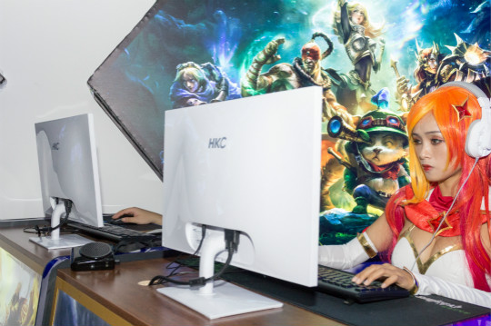 四川新華電競(jìng)專業(yè)正式開館 英雄聯(lián)盟聯(lián)誼賽奏響最強(qiáng)音