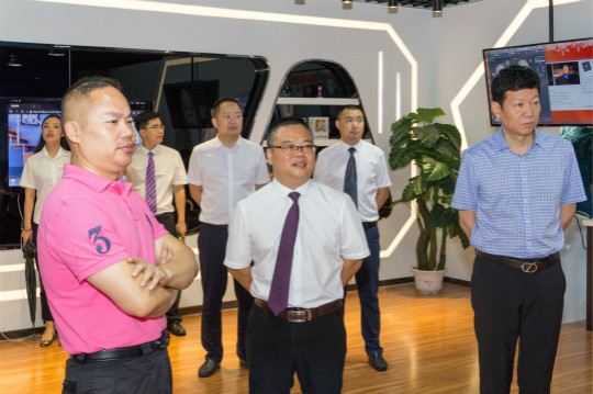 熱烈歡迎新華教育集團領(lǐng)導(dǎo)一行蒞臨我院參觀指導(dǎo)