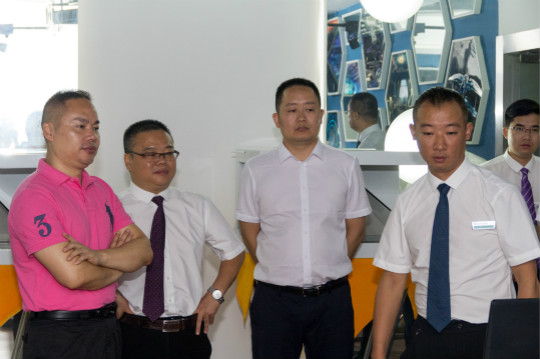 熱烈歡迎新華教育集團領(lǐng)導(dǎo)一行蒞臨我院參觀指導(dǎo)