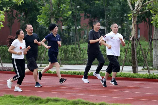 新華教育集團(tuán)常務(wù)副總裁許紹兵接受新浪網(wǎng)專訪