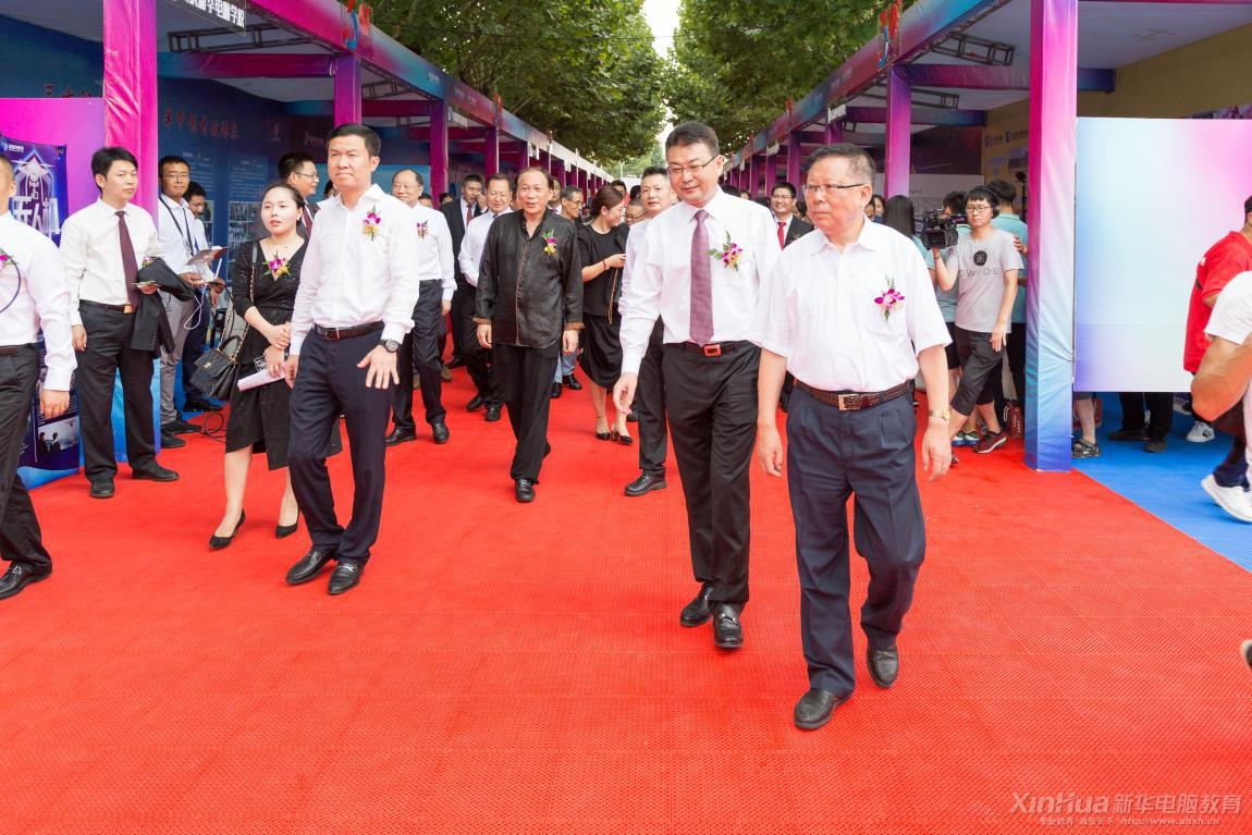 改革開放四十年新華職業(yè)教育30年成果展