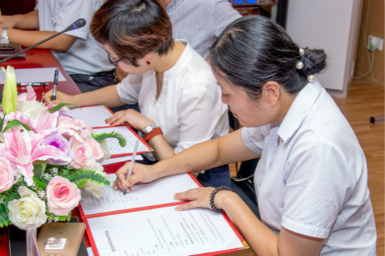 恭喜四川新華·帆攝影精英定向班簽約成功!校企合作再上新臺(tái)階!