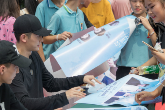 開學(xué)季，你在學(xué)校遇到明星了嗎？