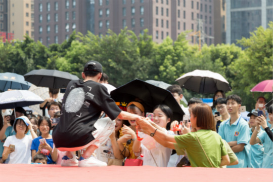 開學(xué)季，你在學(xué)校遇到明星了嗎？