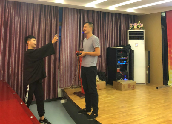 月滿中秋夜，師生慶團(tuán)圓 