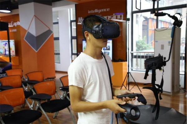 國(guó)家扶貧日?新華公益進(jìn)行時(shí)，助力學(xué)子夢(mèng)想起航