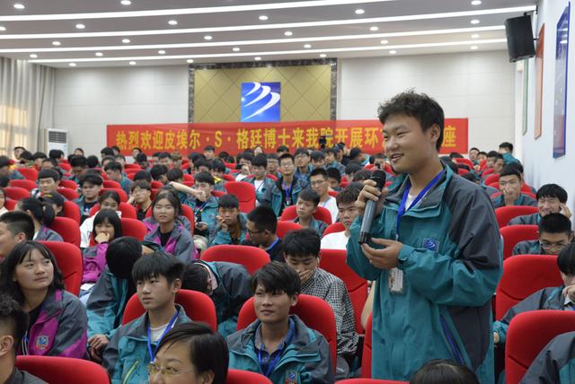 加拿大著名國際設(shè)計大師皮埃爾博士來新華交流講學