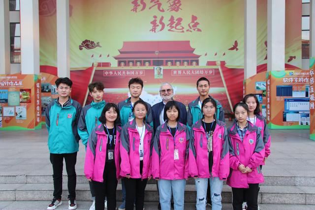 加拿大著名國際設(shè)計大師皮埃爾博士來新華交流講學