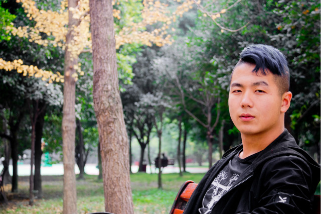 夢(mèng)想的花，開(kāi)在奮斗之上，用電競(jìng)的花火播下希望的種子