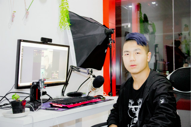 夢(mèng)想的花，開(kāi)在奮斗之上，用電競(jìng)的花火播下希望的種子