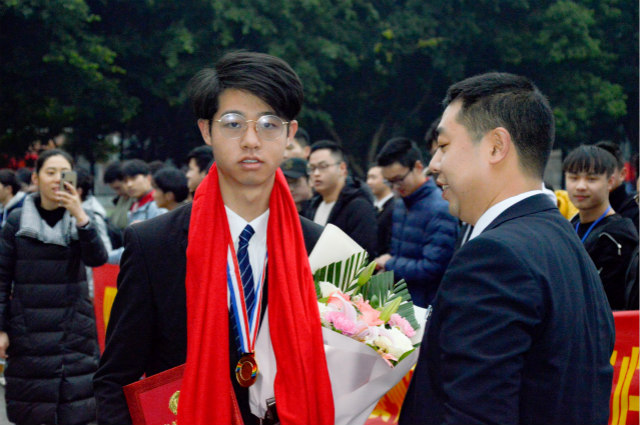 “新華·瀾庭集杯”互聯網職業技能大賽，四川新華斬獲多項殊榮載譽歸來！