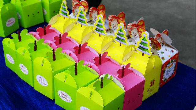 四川新華圣誕狂歡活動，600斤蘋果大派送