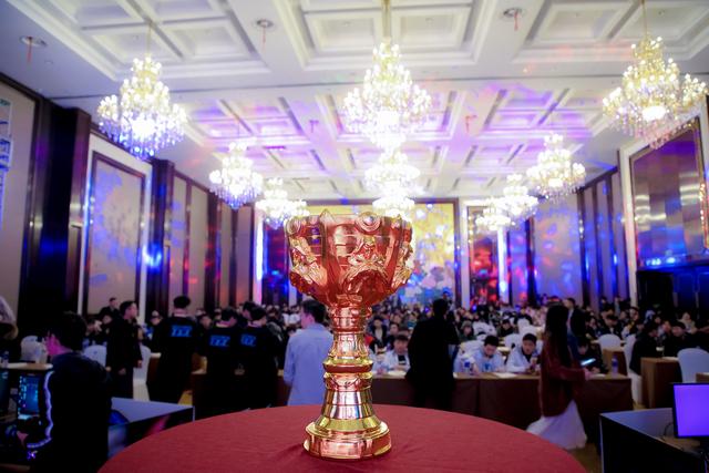 “新華互聯網杯”XCG英雄聯盟爭霸賽全國總決賽見證榮耀誕生！