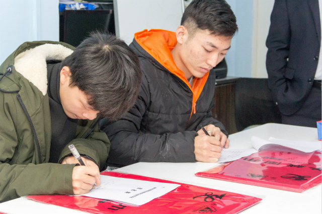 當你還在猶豫選擇時，他們在新華已經實現了逆襲