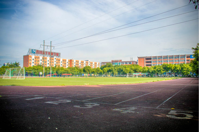 打工返鄉(xiāng)學什么技術(shù)好？去新華學電腦怎么樣？工資高嗎？