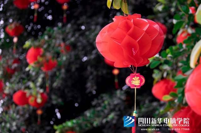 看臉時代的零零后，如何擺脫枷鎖、負重前行