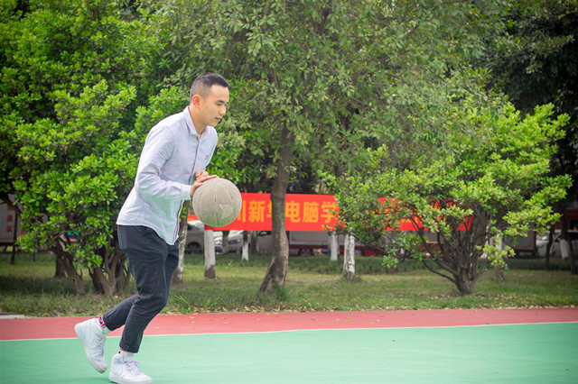 高中輟學，看“職場小白”如何“技能在手，天下可走”