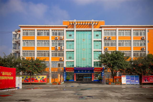 春風十里，不如踏青來新華報名的你！