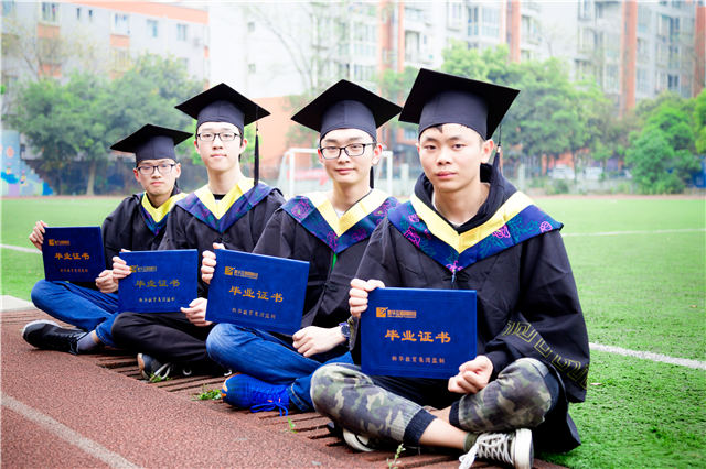 最美畢業(yè)季|此去繁花似錦，歸來(lái)仍是少年！