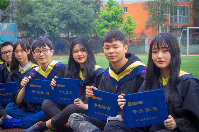 最美畢業(yè)季|此去繁花似錦，歸來(lái)仍是少年！