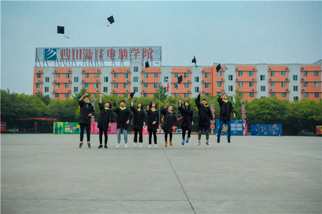 最美畢業(yè)季|此去繁花似錦，歸來(lái)仍是少年！