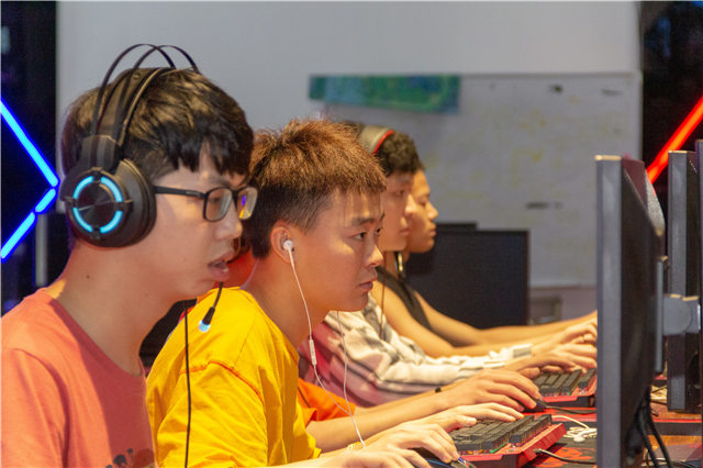 EEST《英雄聯盟》全國競技大賽成都站，冠軍花落誰家？