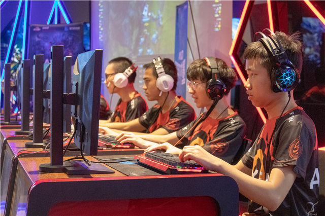 EEST《英雄聯盟》全國競技大賽成都站，冠軍花落誰家？