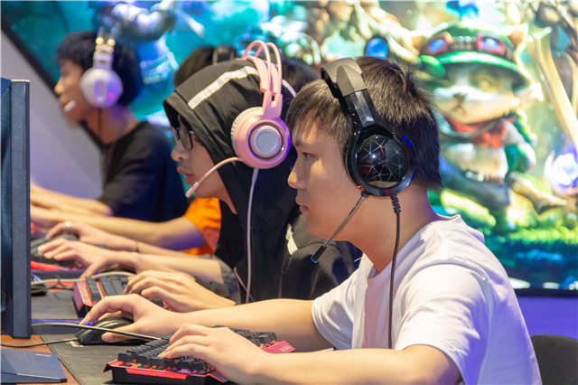 EEST《英雄聯盟》全國競技大賽成都站，冠軍花落誰家？