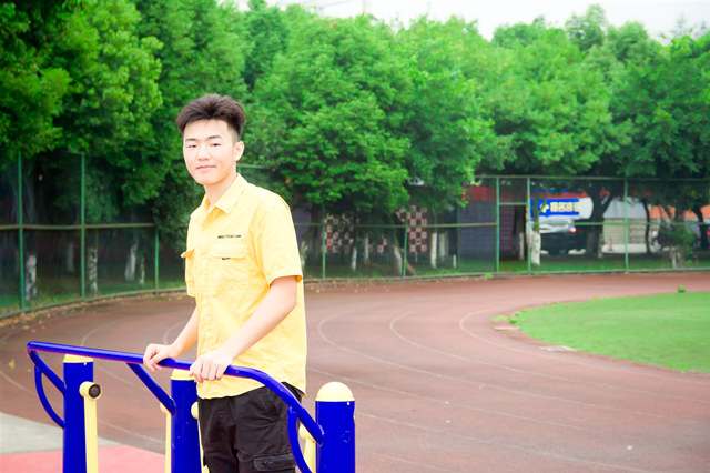 讀萬卷書不如行萬里路，行萬里路不如名師指路