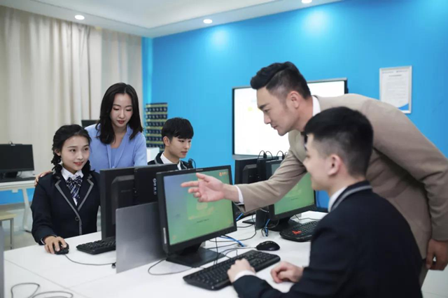 阿里來了！新華·阿里云“校企聯(lián)盟·人才共建”發(fā)布會即將啟動！