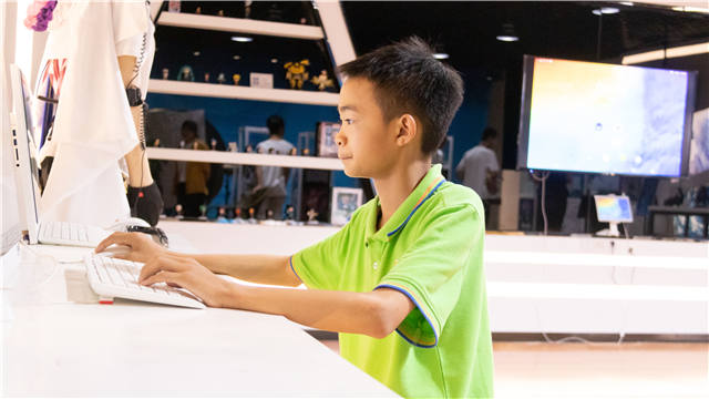 新生故事|不向生活低頭,我來(lái)新華證明自己