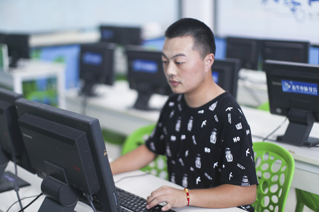 優(yōu)秀學(xué)子|以夢為馬，不負(fù)韶華