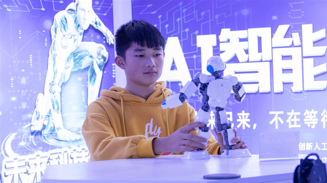 新生故事|體驗(yàn)過(guò)打工的辛苦，我來(lái)新華學(xué)UI設(shè)計(jì)