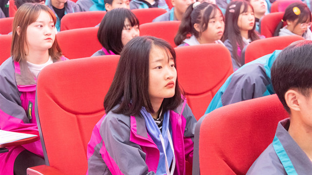 成都人社新華行，助力技能人才夢(mèng)起航