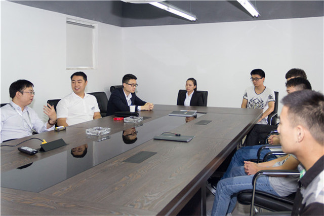 “畢業(yè)季”來(lái)臨，同學(xué)們?nèi)绾螌?shí)現(xiàn)就業(yè)無(wú)憂？