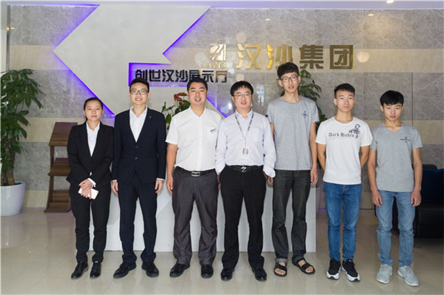 “畢業(yè)季”來(lái)臨，同學(xué)們?nèi)绾螌?shí)現(xiàn)就業(yè)無(wú)憂？